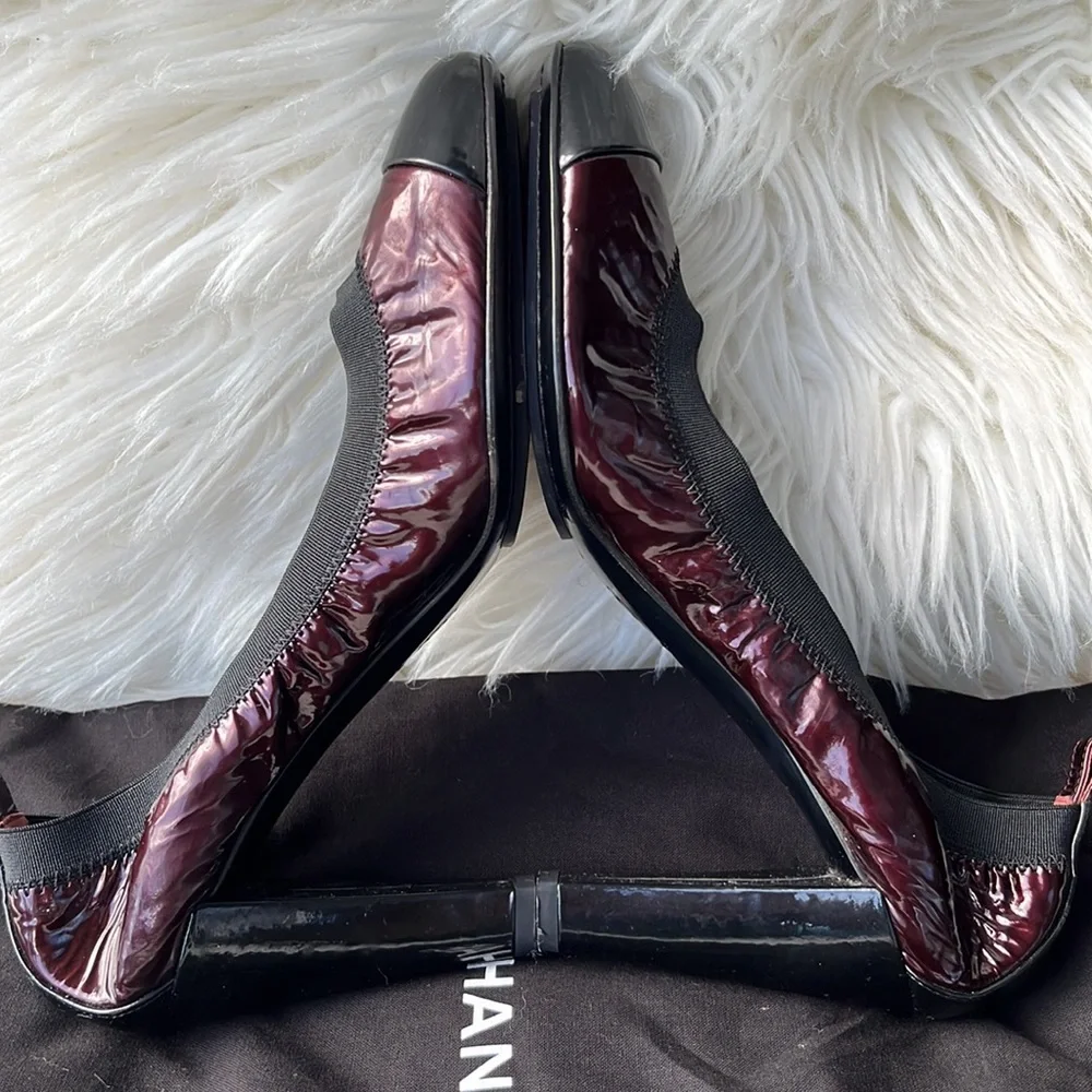 Authentic Chanel Black/Burgundy Patent Leather Scrunch Block Heel Pumps - Picture 7 of 16